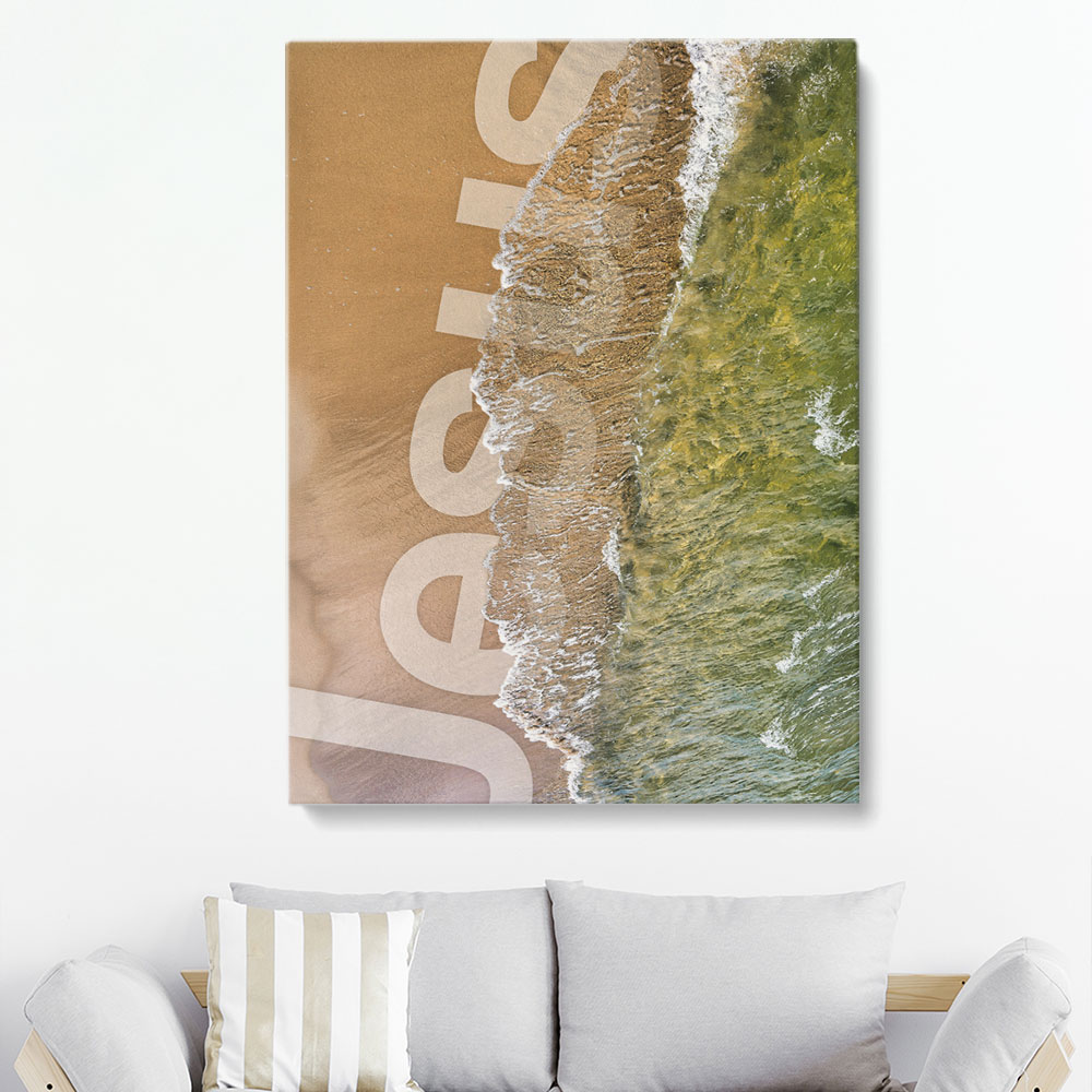 Christliches Leinwandbild „Wasser des Lebens – Jesus“ mit Meeresküste, Wasser und Schriftzug Jesus