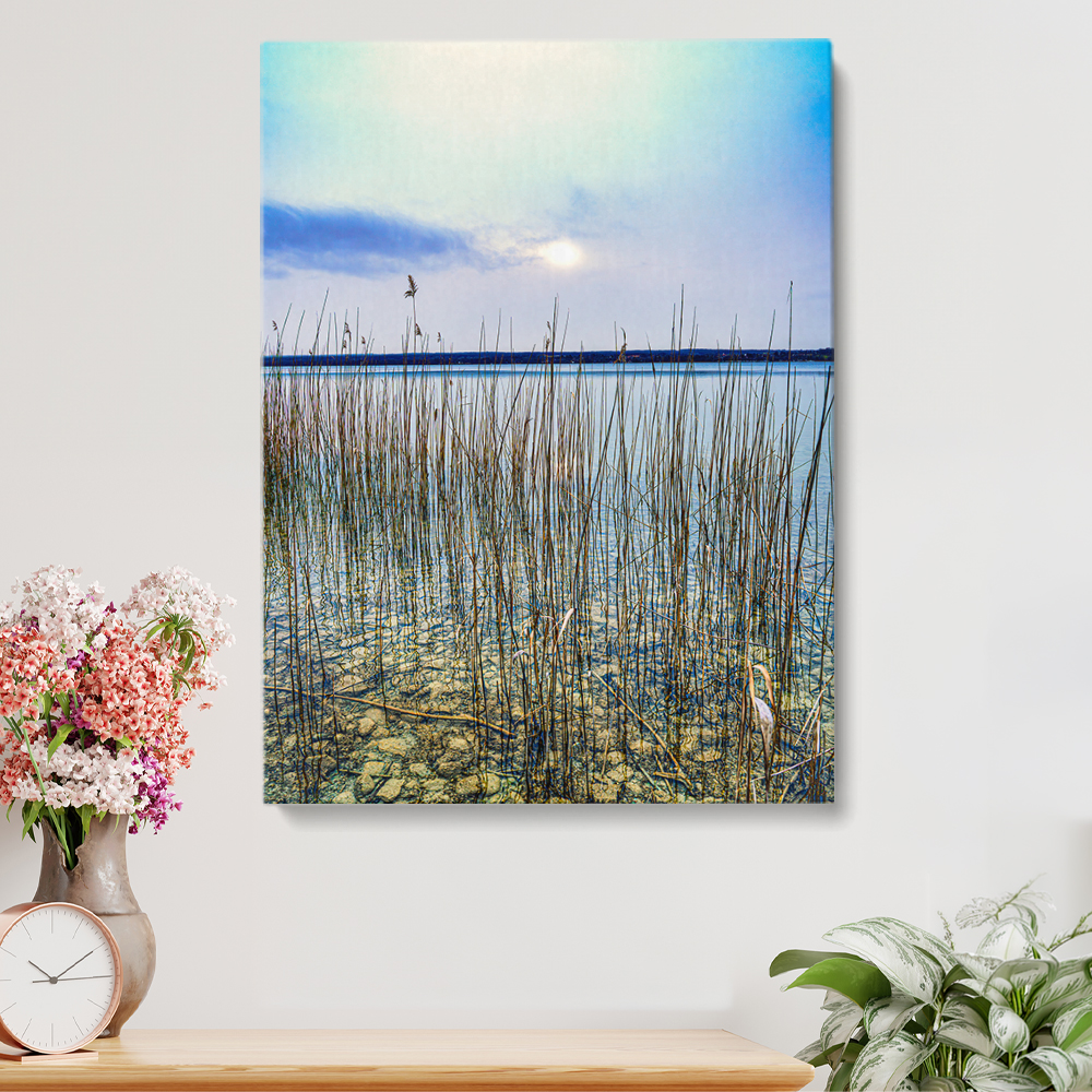 Christliches Leinwandbild Zu stillen Wassern – stilles Seeufer mit Schilf und Reiher