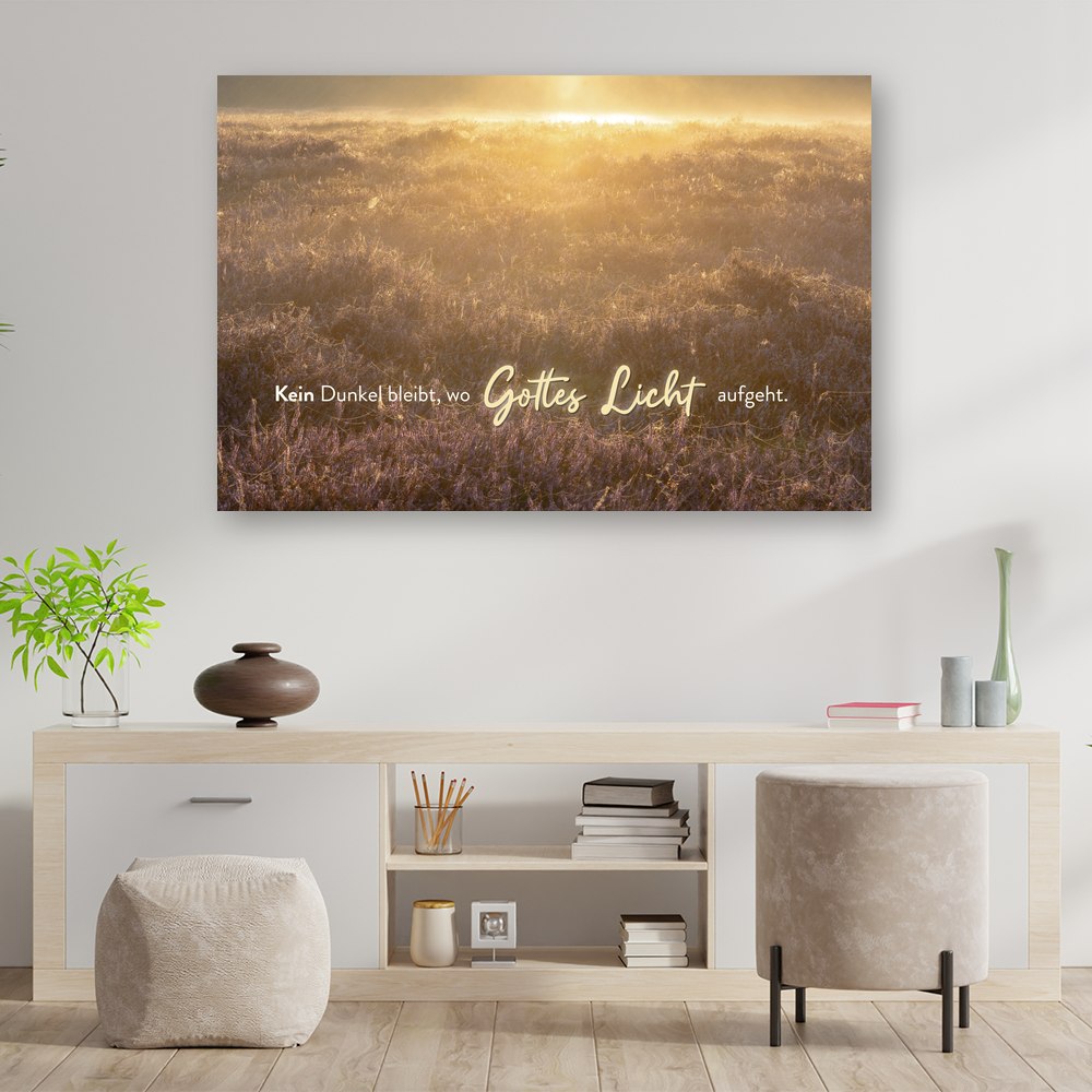 Christliches Leinwandbild „Wo Gottes Licht aufgeht" als inspirierendes Wandbild im Büro.